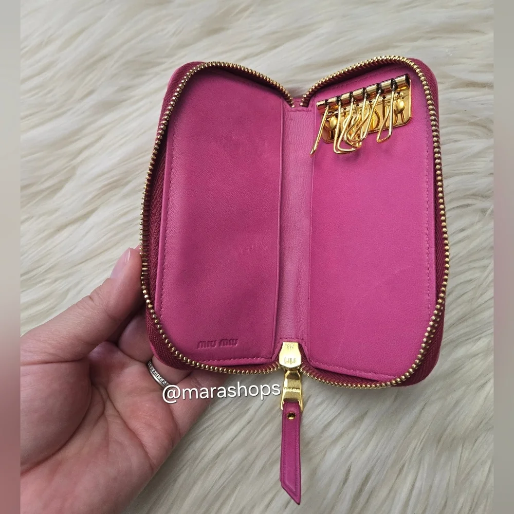 Miu Miu Matelassé Leather Zip Around Key Case Pink